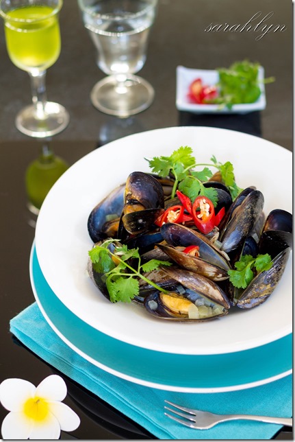 mussels in ginger brothW