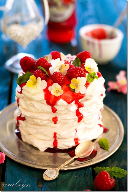meringue stacks with strawberry toppingW